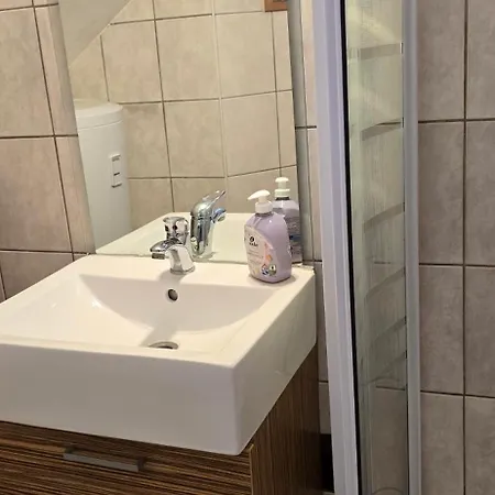 Bright & Spacious In Διαμέρισμα