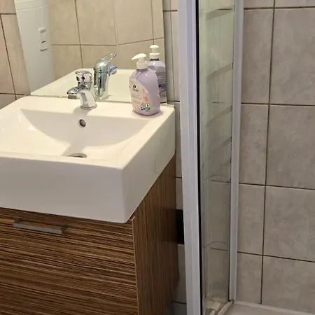 Διαμέρισμα Bright & Spacious In